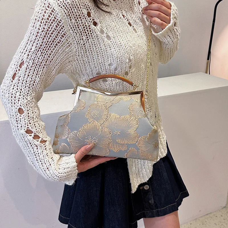 Chinese Flower Embroidery Handbag Chain Shoulder Crossbody Bag Vintage Elegant Evening Clutch Pinch Buckle Shell Phone Pouch 240822Z