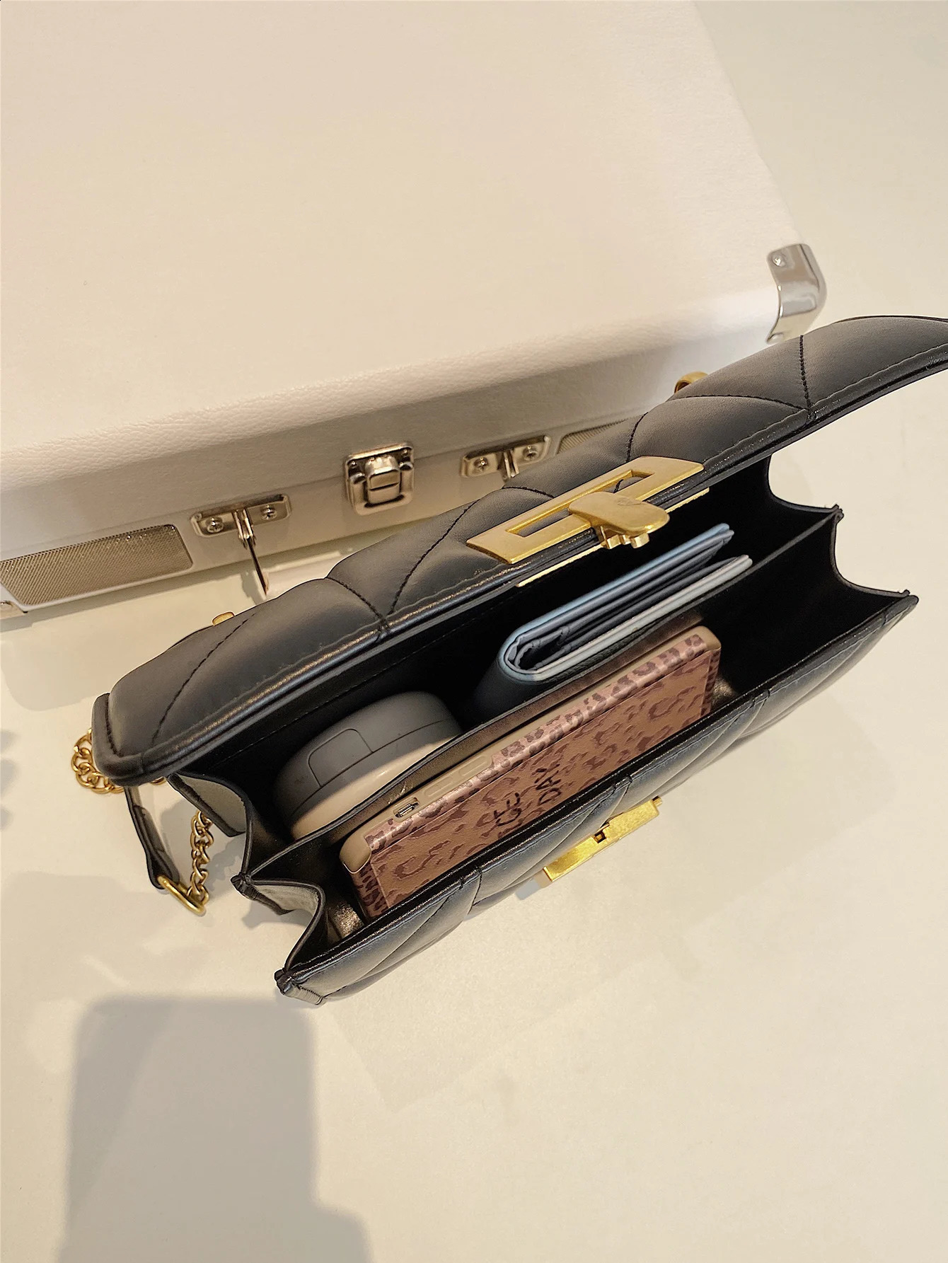 DiamondShaped Embossed Fashion Chain For Female s With One Shoulder Messenger Bag 240906