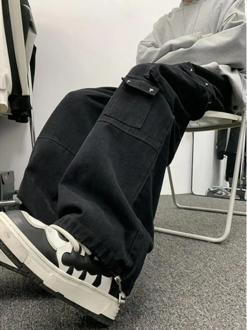 American hip-hop large pocket workwear pants for men and women in autumn trend loose fitting straight leg casual wide leg pants 240822