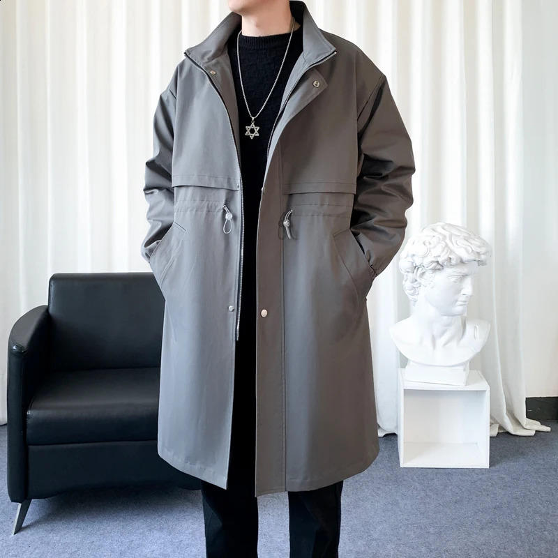 Streetwear Men Trenchcoat Handsome Fashion Trench Male Loose Stand Collar Windbreaker Overcoat Korean Autumn Male Coat 240822