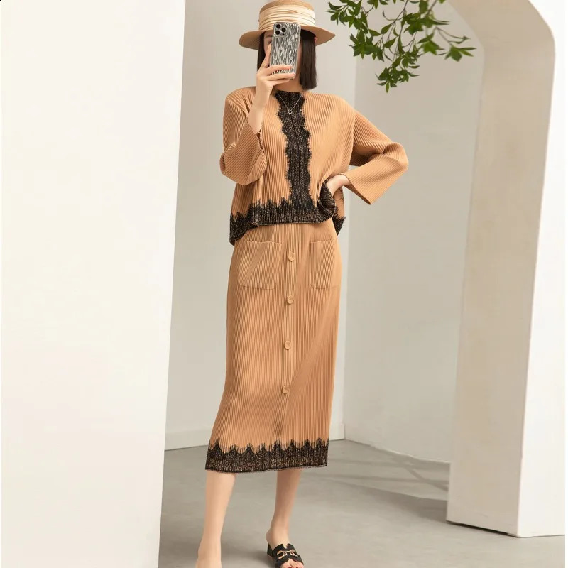 Miyake Pleated Womens Winter Suit French Retro Patchwork Lace Elastic Pullover Top Half Skirt Two-piece Set 240823