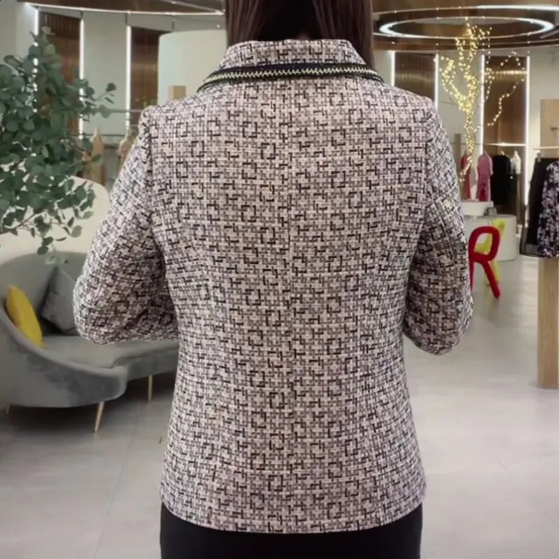 Autumn Small Fragrance Loose Coat Women Foreign Style Age Reducing Belly Covering Coat Mothers Coat Female Woolen Jacket 240822