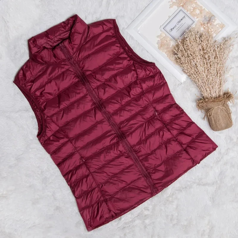 Autumn Winter Ultra-light Women Down Vest Jacket Sleeveless White Duck Down Warm Waistcoat Outerwear Coats for Woman Portable 240823