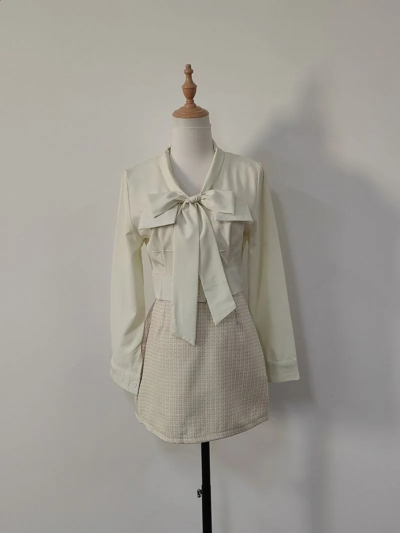 French Temperament Lace Up Shirt Hip Wrap Skirt Two-piece Set Women Fashion Sweet Gentle Slim Spring Versatile Chic Spicy Suit 240823