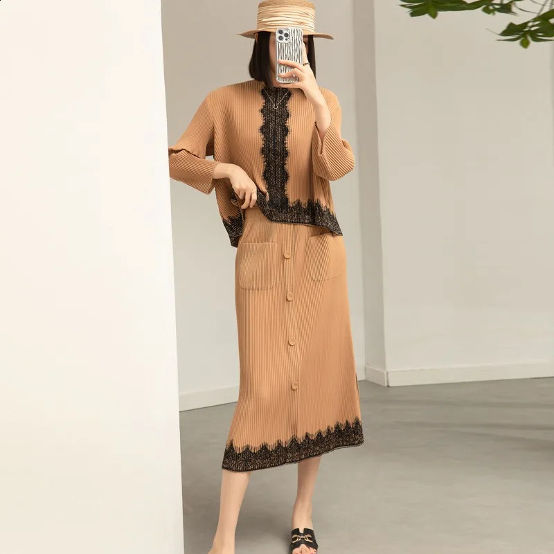 Miyake Pleated Womens Winter Suit French Retro Patchwork Lace Elastic Pullover Top Half Skirt Two-piece Set 240823
