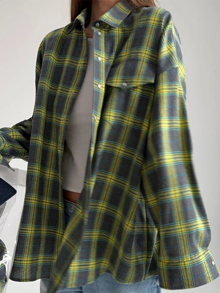 Long sleeved loose collar pocket plain weave shirt for autumn and winter womens retro fit Korean button casual 240822