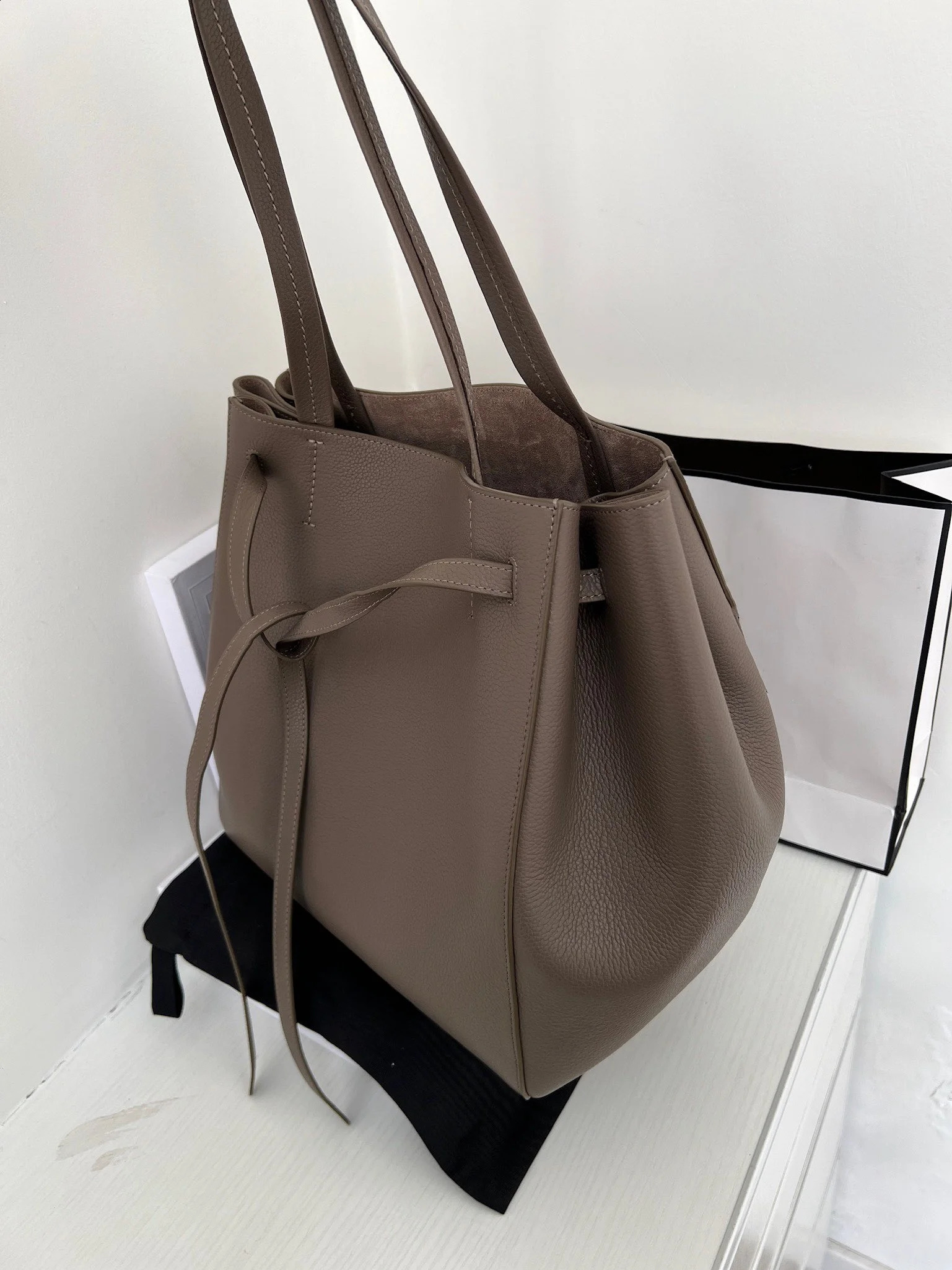 large capacity shopping bag handbag shoulder soft cowhide fashion version womens 240823