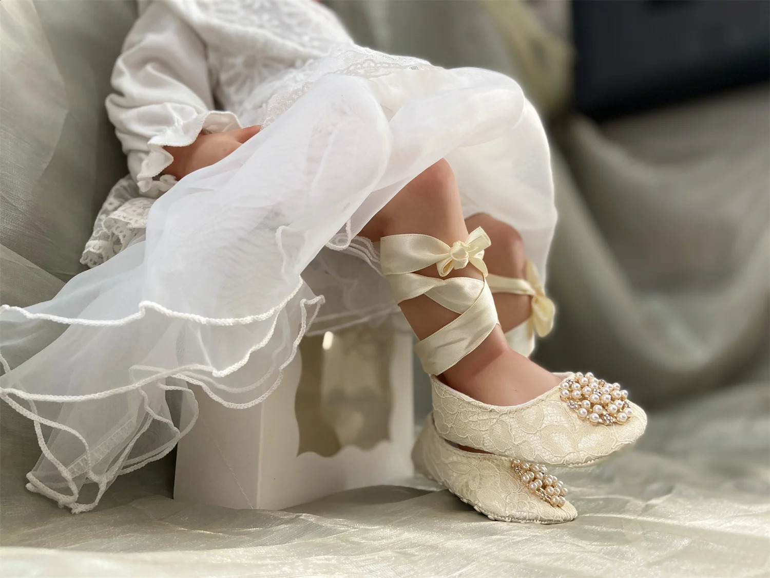 Ivory Lace Baptism Girl Shoes Pography Flower Baby Glitter Pearly Flower Shoes Soft Comfortable Infant Footwear 240813