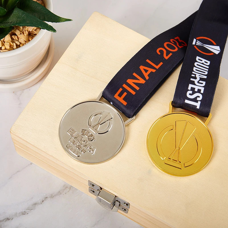 Europa League champion medal metal replica gold football souvenir fan collection 240823