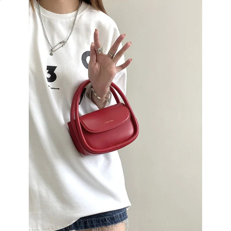 Fashionable and Simple Red Cross Bag Wedding Handbag Mini Full Match Small Square Bag Solid Color Texture Classic Shoulder Bag 240912