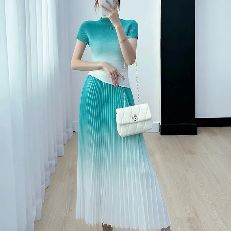 Color Two-Piece Set Womens Summer Fold Elastic High end Gradual Layered Pleated Top Gentle Hundred pleated Skirt And T-Shir 240823