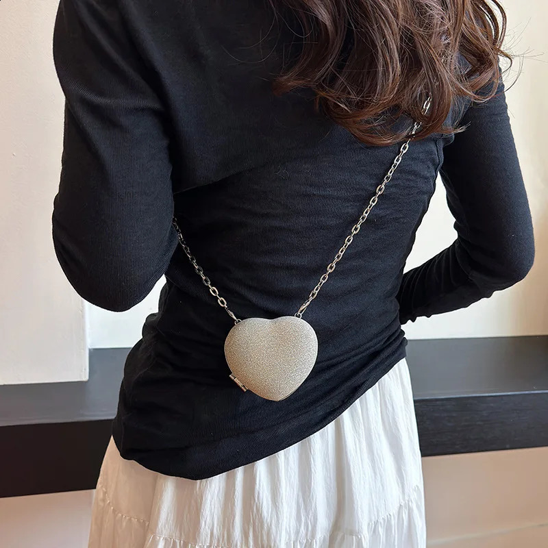 Creative Personality Mini Sequin Small Crossbody Bag Fashion Women Lipstick Bag Headset Bag Love Heart-shaped Chain Bag 240822