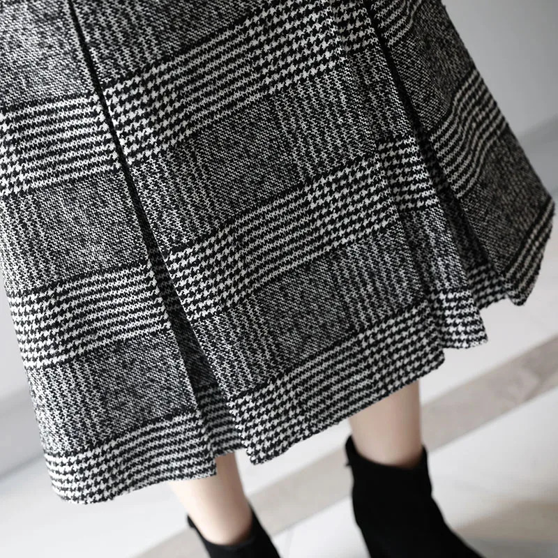 medium and long double-breasted waist woolen coat Slim black and white tartan plaid windbreaker high-end womens clothing 240822