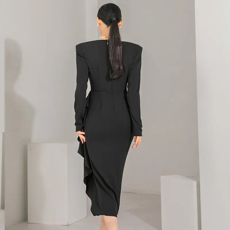Womens Autumn and Winter Pullover V-neck Patchwork Ruffles Waist Folding Solid Color Commuting Long Sleeved Dress 240823