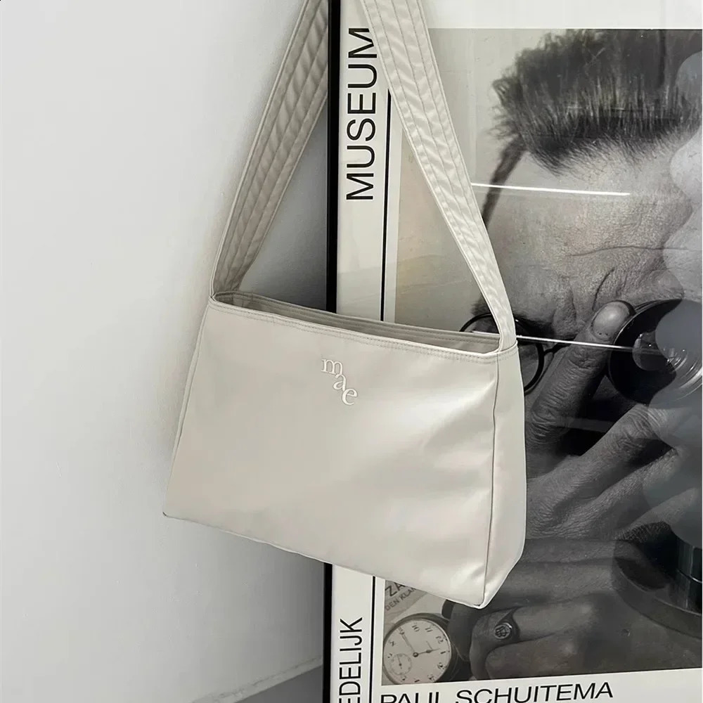 Korean style fashionable handbag nylon embroidered womens simple shoulder bag for underwear 240823