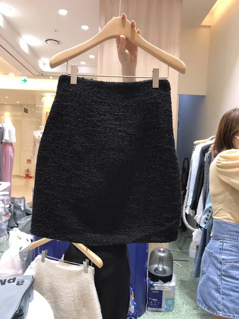 Faldas Mujer Moda vintage high waisted ultrathin wool Aline buttocks wrapped in black coarse tweed skiing mini Jupe oversized wild sexy 240822