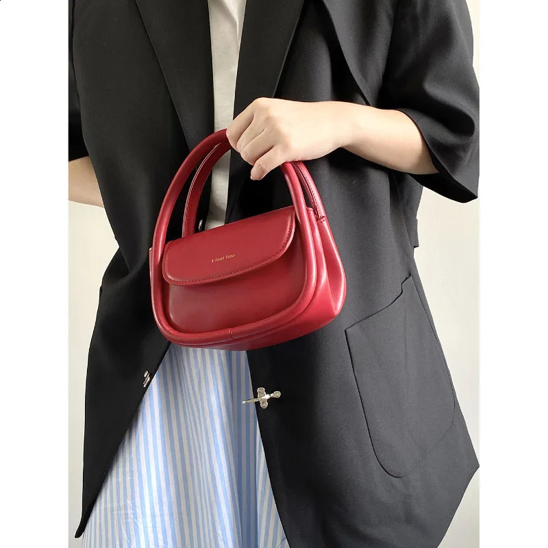 Fashionable and Simple Red Cross Bag Wedding Handbag Mini Full Match Small Square Bag Solid Color Texture Classic Shoulder Bag 240912