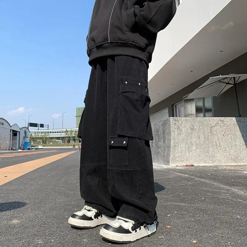 American hip-hop large pocket workwear pants for men and women in autumn trend loose fitting straight leg casual wide leg pants 240822
