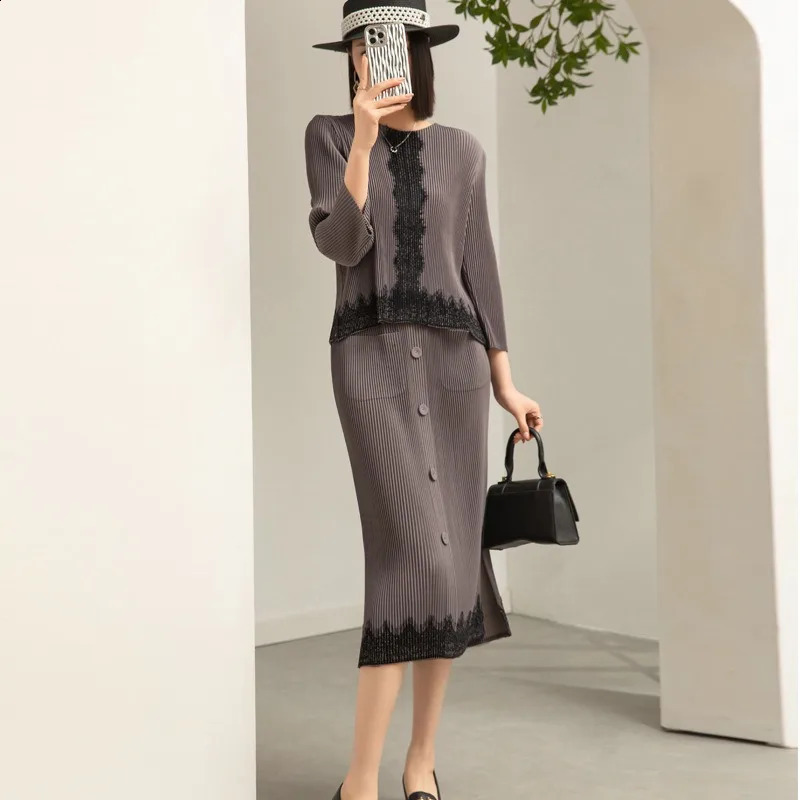 Miyake Pleated Womens Winter Suit French Retro Patchwork Lace Elastic Pullover Top Half Skirt Two-piece Set 240823