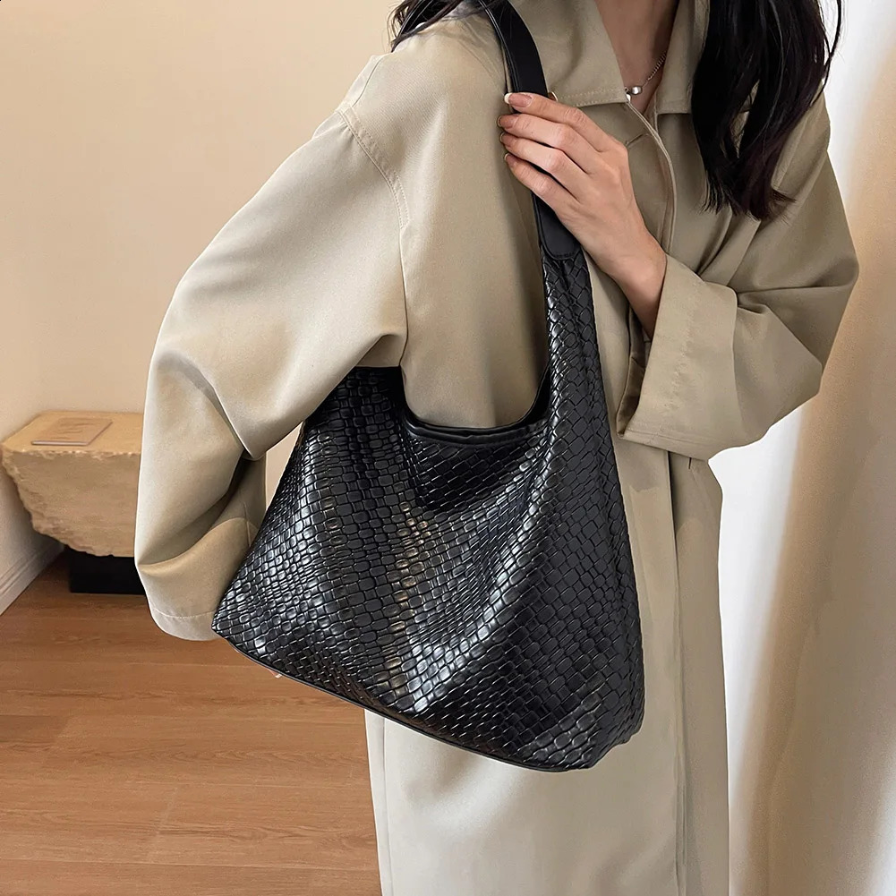 Women Soft Shoulder Bag Fashion Woven Hobo Large Capacity Leather Tote Handbag Braided Satchel Commuting 240823