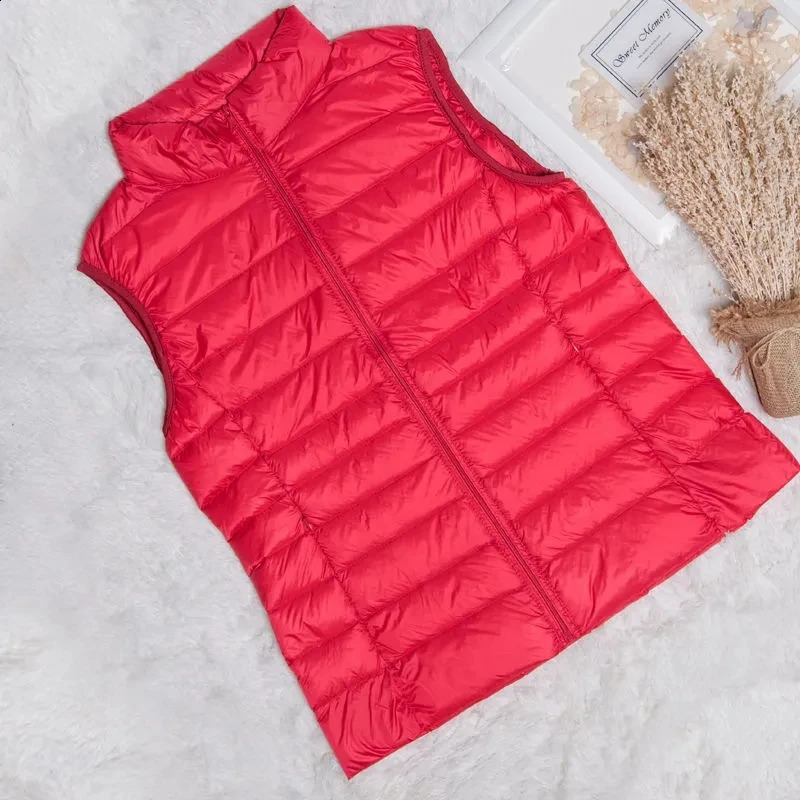 Autumn Winter Ultra-light Women Down Vest Jacket Sleeveless White Duck Down Warm Waistcoat Outerwear Coats for Woman Portable 240823