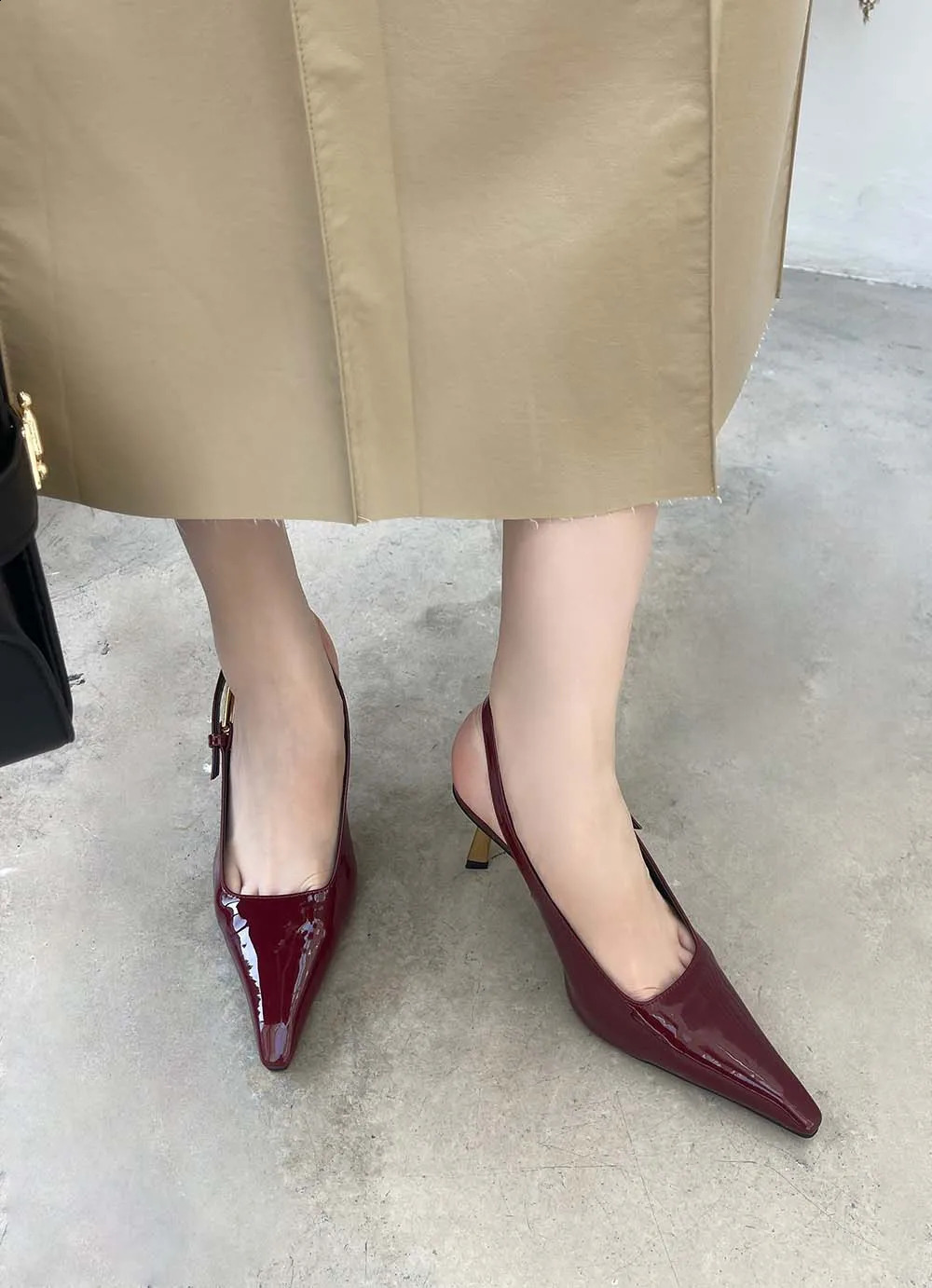 Womens Sandals Corner Head Dress Thin High Heels Belt Buckle Patent Leather Strap Sexy Wedding Pump 240823