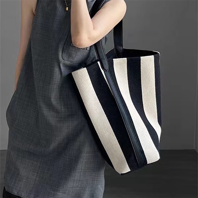 2024 Stripe Wide Shoulder Canvas Single Bucket Bag for Women Large Capacity Casual and Simple Commuting y240823