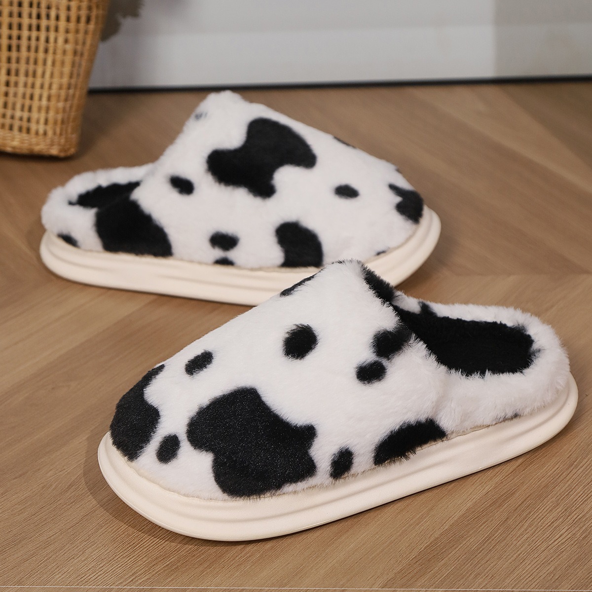 Designer new spotted plush slippers women comfortable warm home fashionable closed-toe shoes men winter non-slip plus velvet thick-soled couple cotton