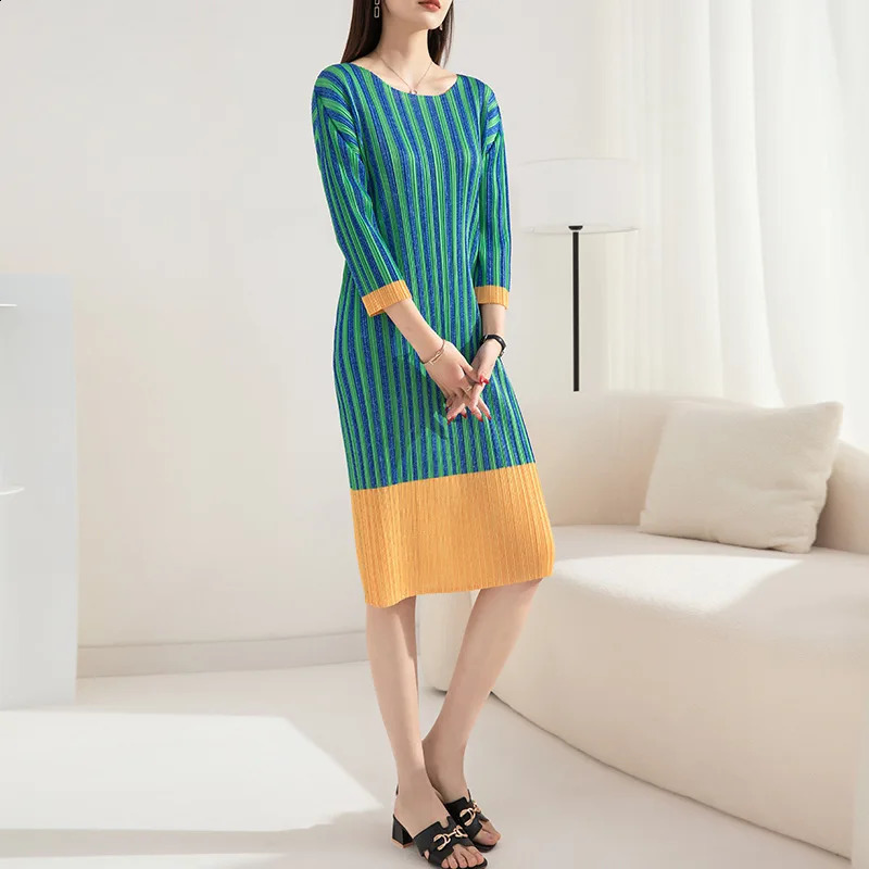 Miyake Pleated Dress Women Spring Autumn Fashion Printed Loose Large Size Contrast Color Round Neck Mid-Length Dresses 240824