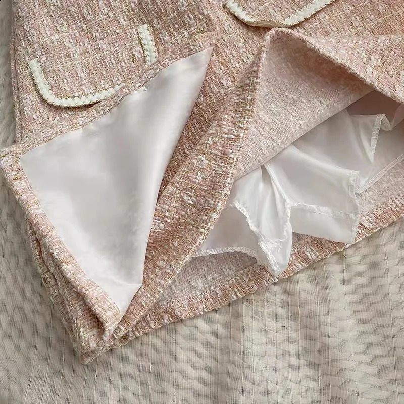 Elegant coarse woolen womens skiing sweet pearl button high waist weight loss autumn and spring plain wool mini Faldas T908 240823