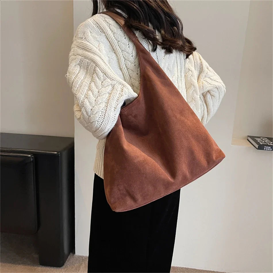 Fashion Flipped Base Leather Shoulder Bag For Women Winter Female Simple Hobo Underarm Handbags And Purses 240823 B2