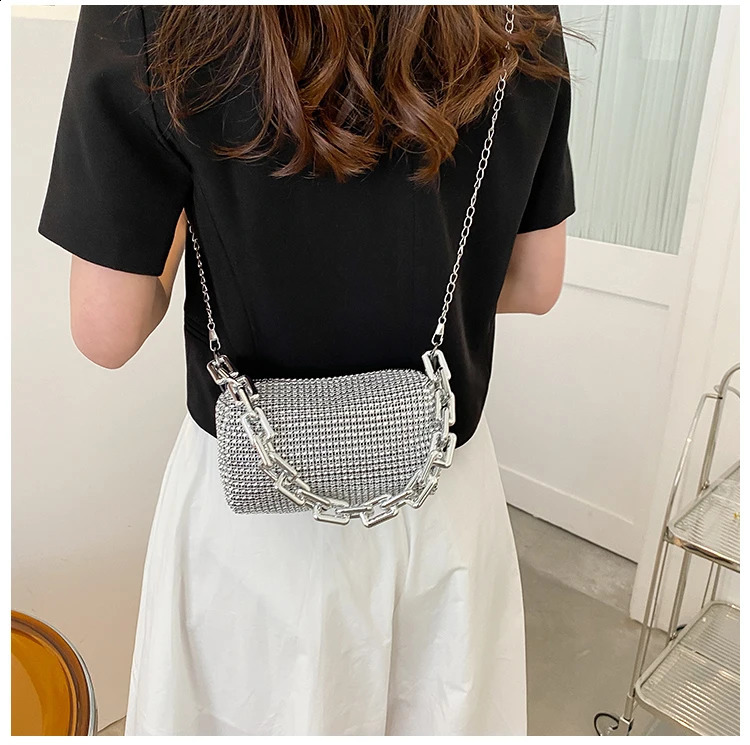 Fashion Diamond Chain Bag Womens Trend Solid Zipper Cross Body Underwear Messenger Evening Party 240823
