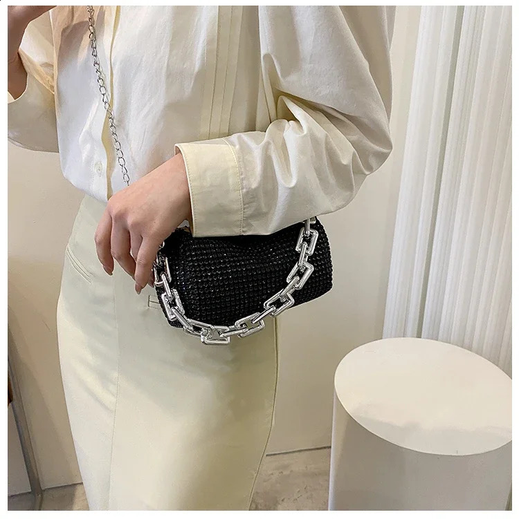 Fashion Diamond Chain Bag Womens Trend Solid Zipper Cross Body Underwear Messenger Evening Party 240823