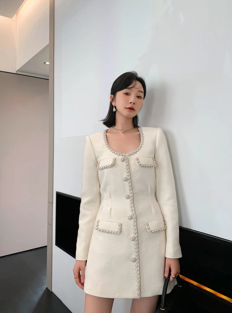 Womens Beaded Decoration Round Neck Tweed Dress Chic Long Sleeve Spring Small Fragrant Wind Slim Fitting Mini Dresses Elegant 240824