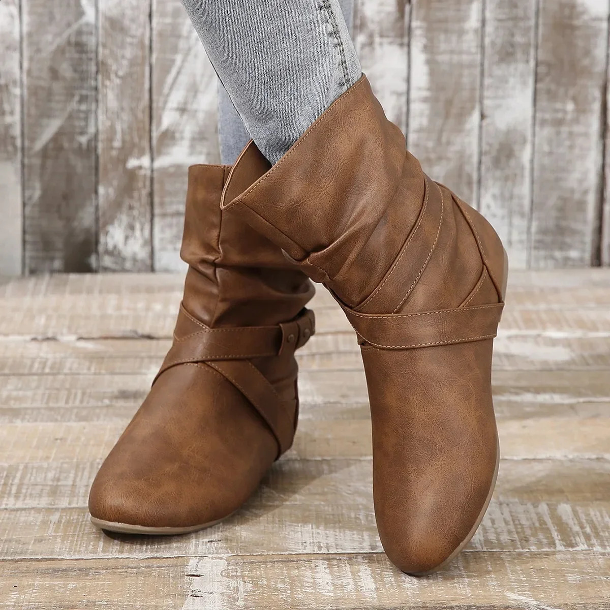 Retro short boots for women in spring/autumn flat and pleated boots mid bucket stacked boots for women mid calf shoes for women 240823
