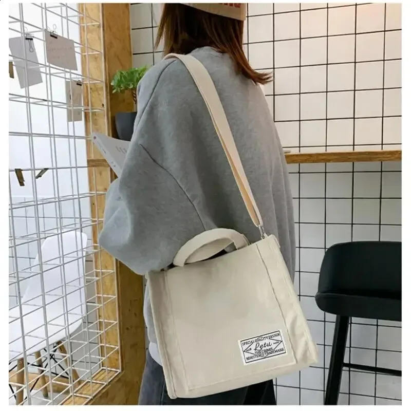 Womens flexible shoulder bag simple Corduroy portable large capacity Ins fashion trend small square handbag 240823