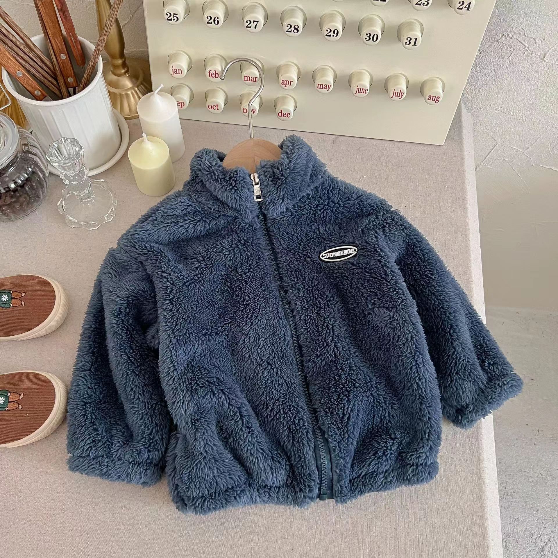New children's flannel jacket boys girls in autumn winter, with thick fleece top babies to keep warm and stand up collar for outdoor wear F21-08.
