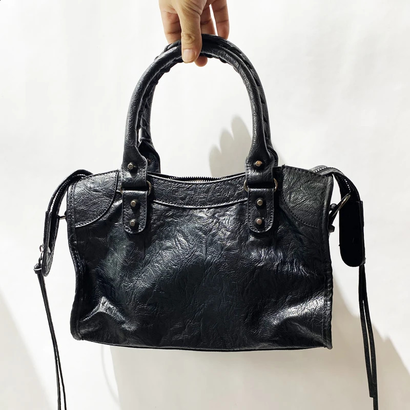 Moto Bike Pillow y er Handbag Wallet 2024 PU Oil Wax Leather Womens Underwear Shoulder Bag 240824 d630 4