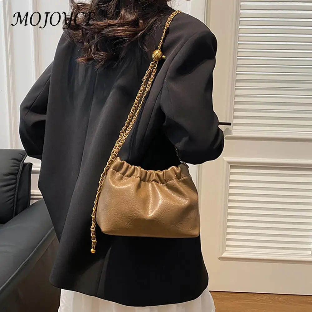 Ladies chain shoulder bag PU leather cross body handbag Versatile pleated homeless bag messenger bag girls fashion wallet 240824