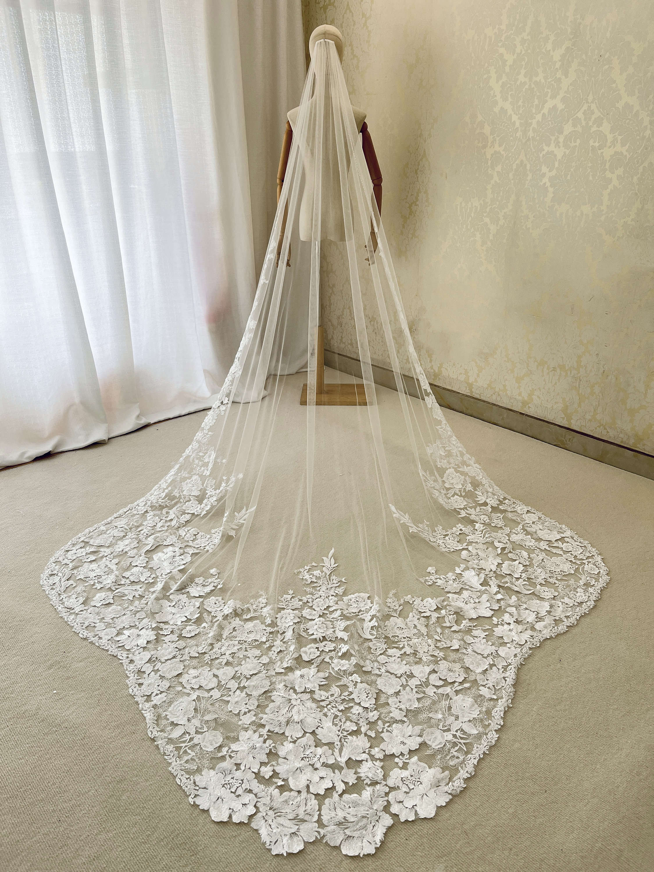 Modest Wedding Veil Cathedral Length 3M Wedding Veils Lace Applique One Layer Tulle Bridal Veil With Comb Custom Made