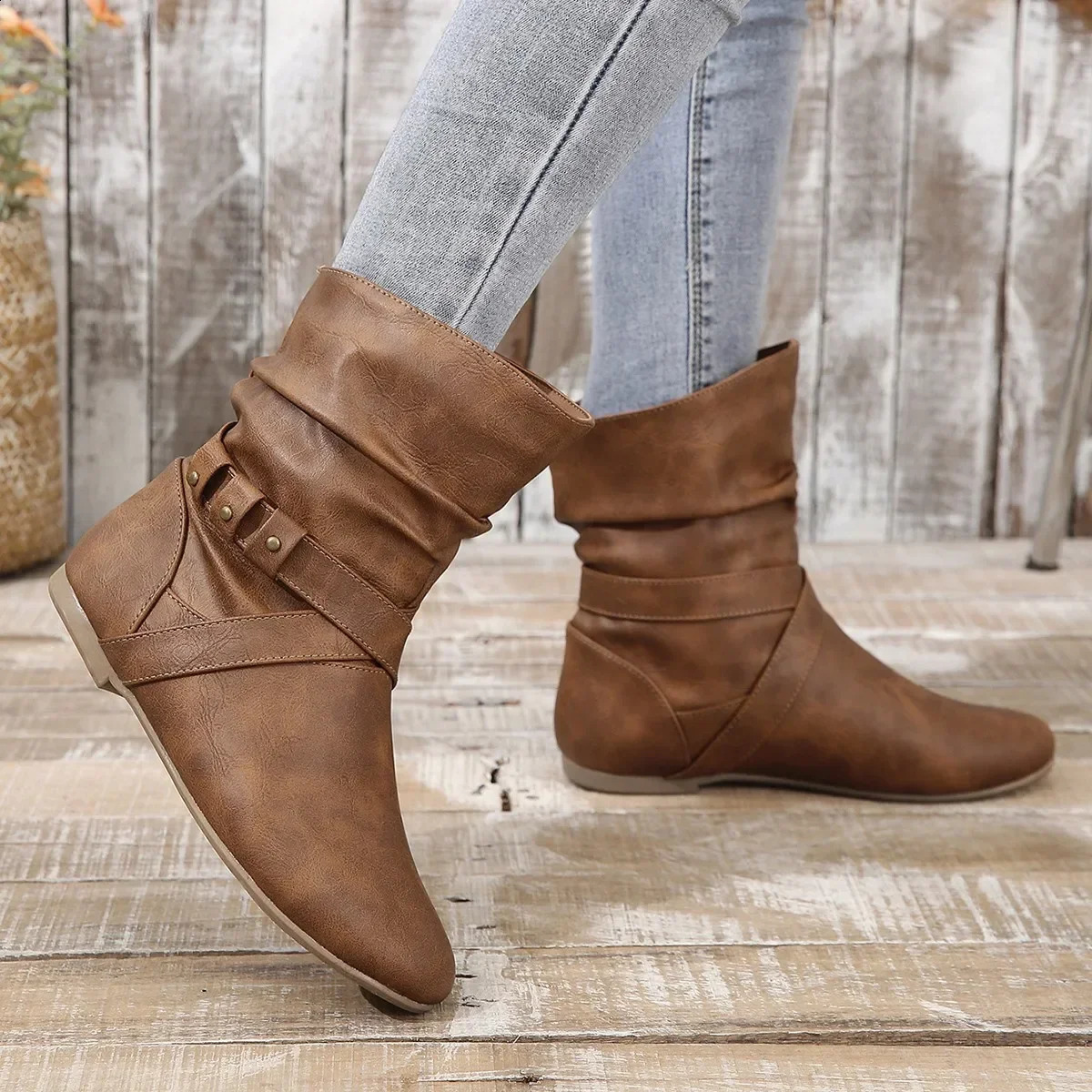 Retro short boots for women in spring/autumn flat and pleated boots mid bucket stacked boots for women mid calf shoes for women 240823