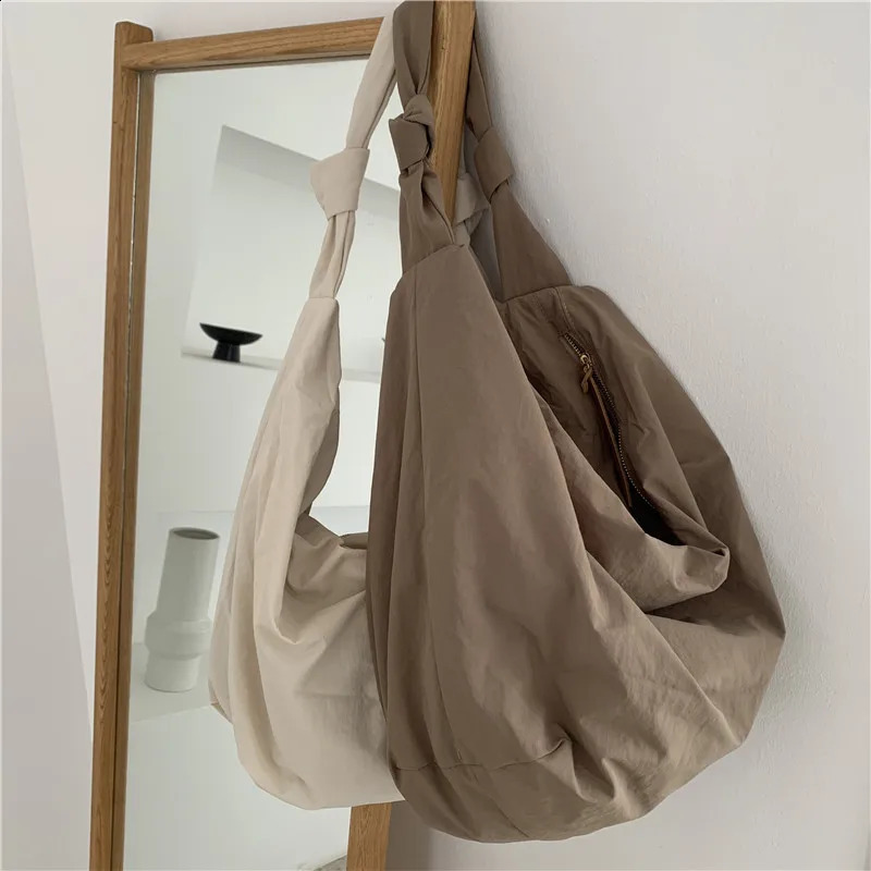 Womens Diagonal Shoulder Bag Casual Handbag Spring Nylon Large Capacity Garbage Bag Simple Retro Shopping Bag 240903