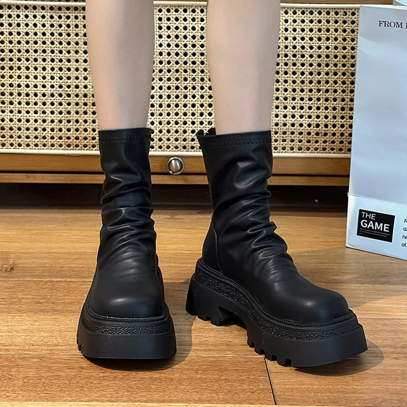 Retro motorcycle black British style thick soled stacked boots with thick velvet suitable for womens 2024 autumn weight loss boots 240823