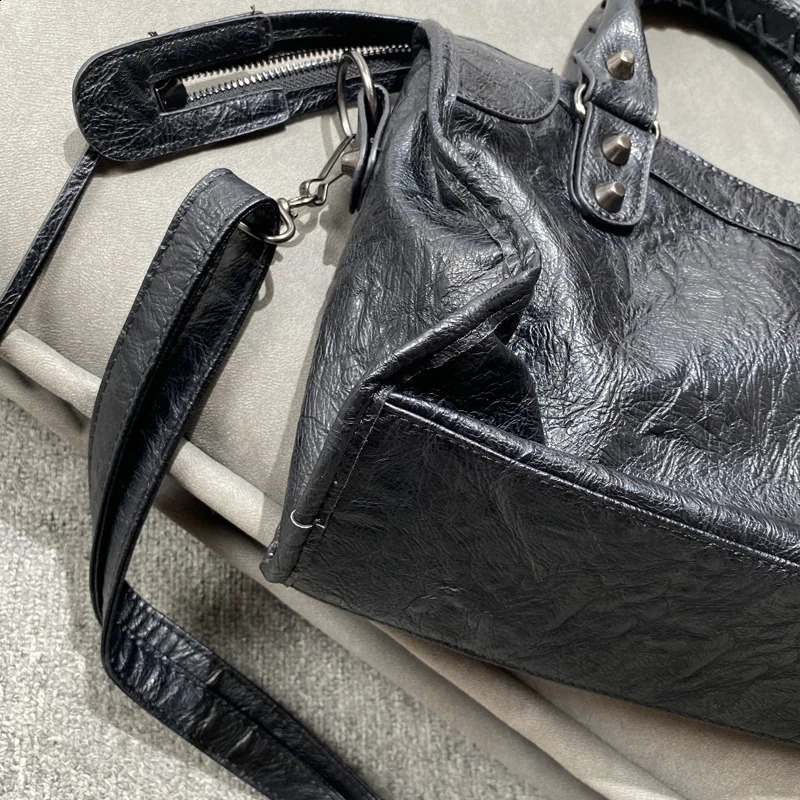 Moto Bike Pillow y er Handbag Wallet 2024 PU Oil Wax Leather Womens Underwear Shoulder Bag 240824 d630 4