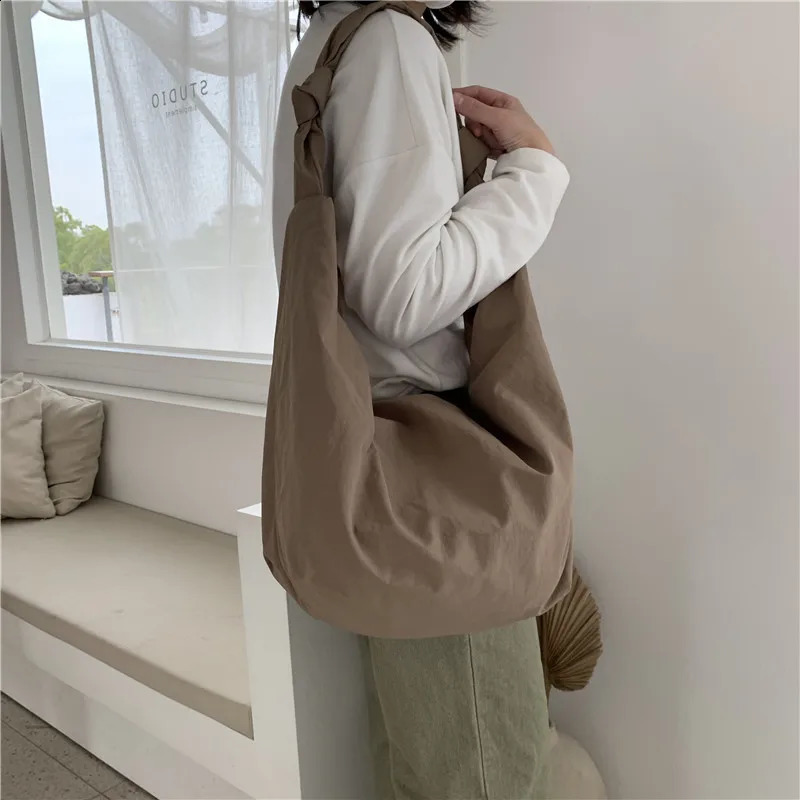 Womens Diagonal Shoulder Bag Casual Handbag Spring Nylon Large Capacity Garbage Bag Simple Retro Shopping Bag 240903
