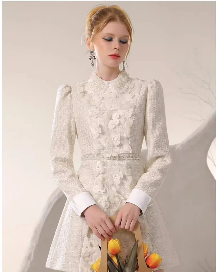Sweet Pink Tweed Dresses Women Socialite Temperament Beaded Flower Long Sleeve Dress Autumn High Waist Slim-Fit Mini Dress 240824