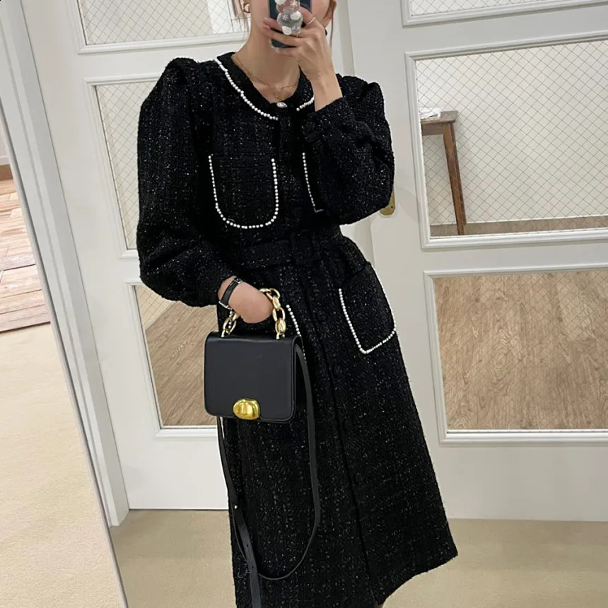 Chic Winter Vintage Binding Bead Pocket Round Neck Fragrant Single Breasted Black Long Sleeve Thick Tweed Dress 240824
