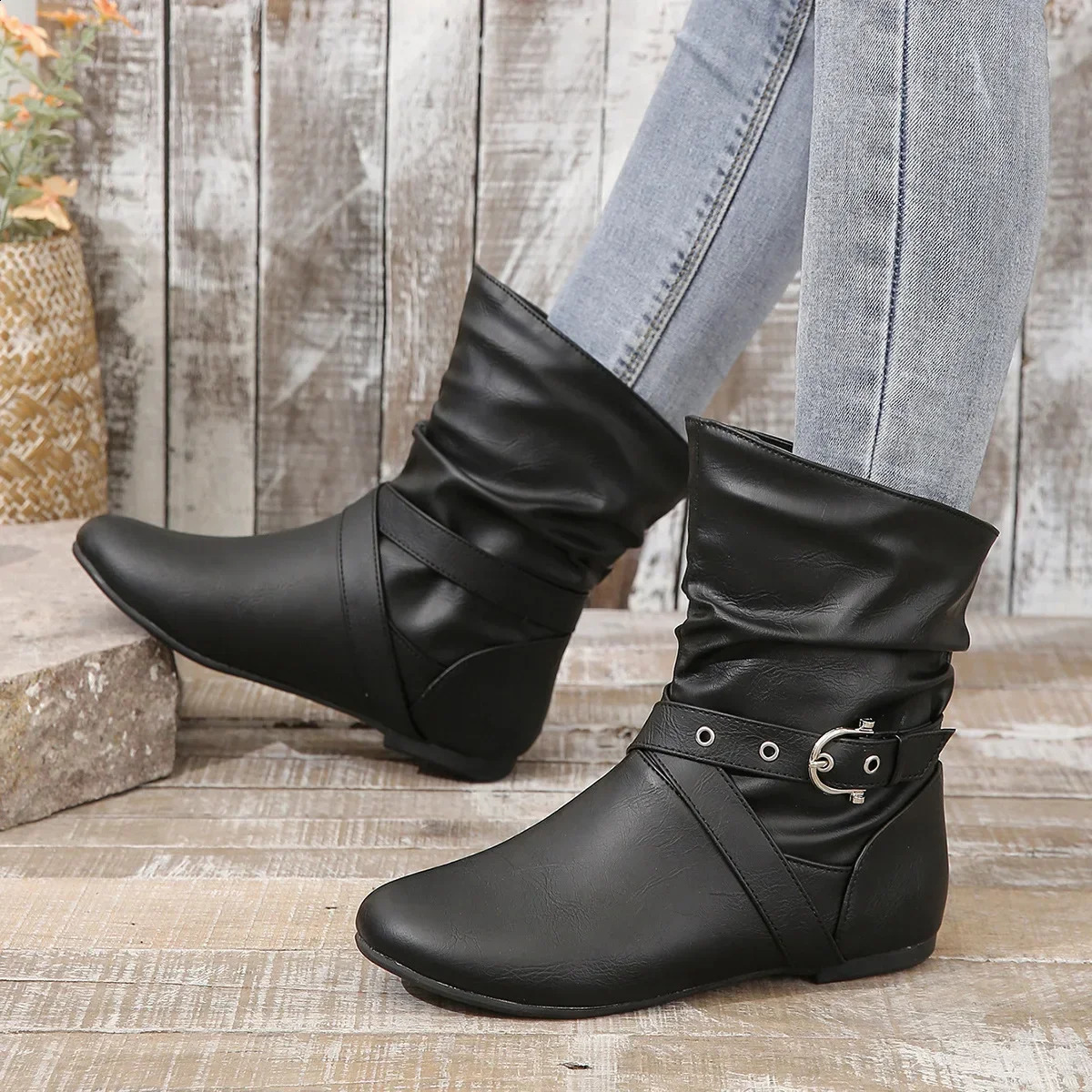 Retro short boots for women in spring/autumn flat and pleated boots mid bucket stacked boots for women mid calf shoes for women 240823