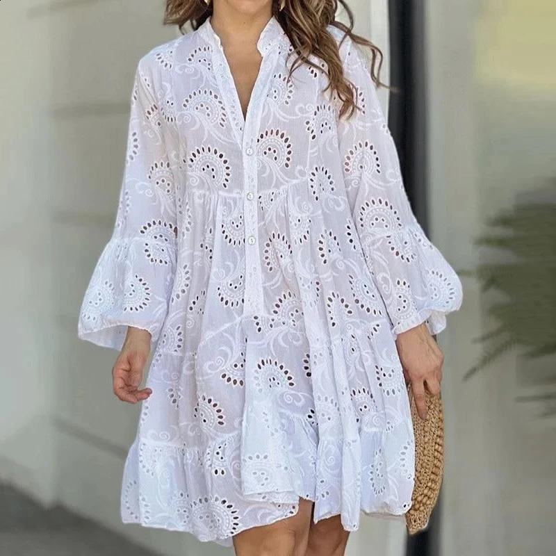 Summer elegant lace dress casual womens V-neck loose hollow button white dress womens retro beach sexy mini dress 27725 240824