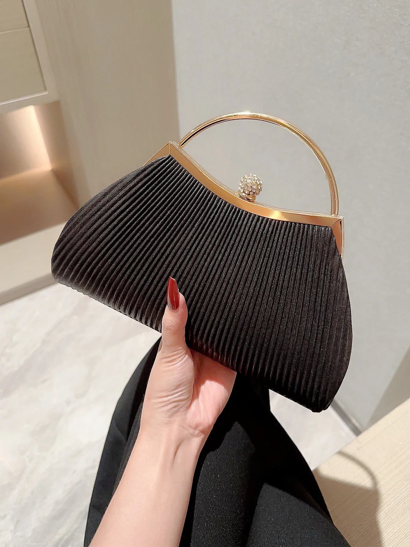 Ladies evening bag elegant and shiny pleated ladies clutch y party wedding shoulder bag with dress banquet handbag 240826
